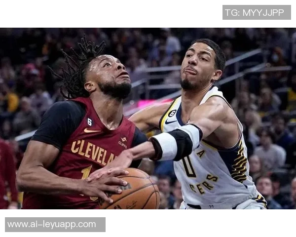 阿伦上半场表现抢眼独得双位数得分助力全队奋战篮下